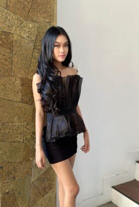 Escort Vira teen